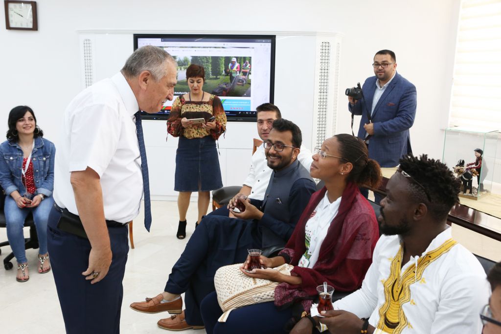 Başkan Yılmaz'a yabancı öğrencilerden ziyaret