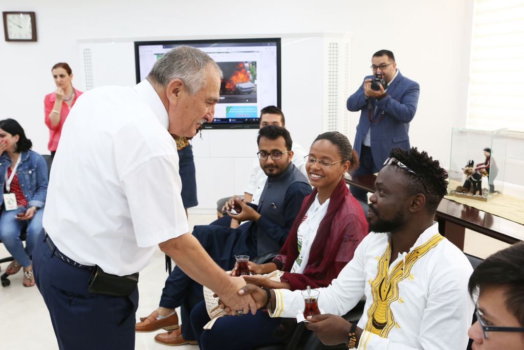 Başkan Yılmaz'a yabancı öğrencilerden ziyaret