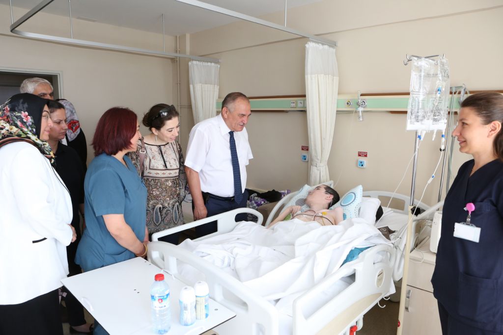 Başkan Yılmaz'dan altı hastaya geçmiş olsun ziyareti