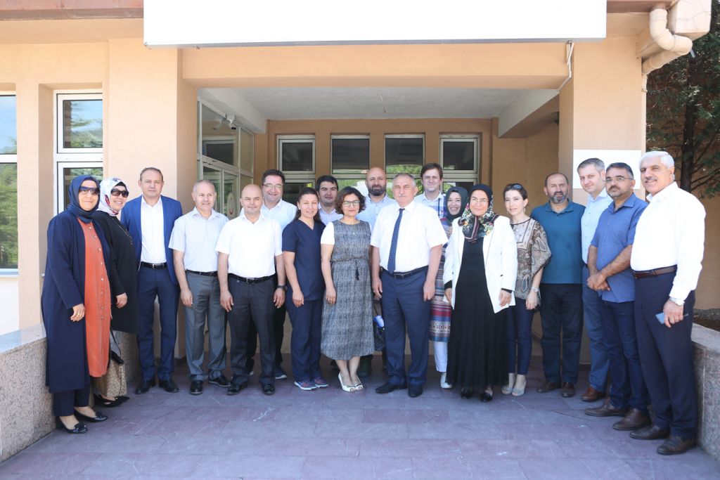 Başkan Yılmaz'dan altı hastaya geçmiş olsun ziyareti