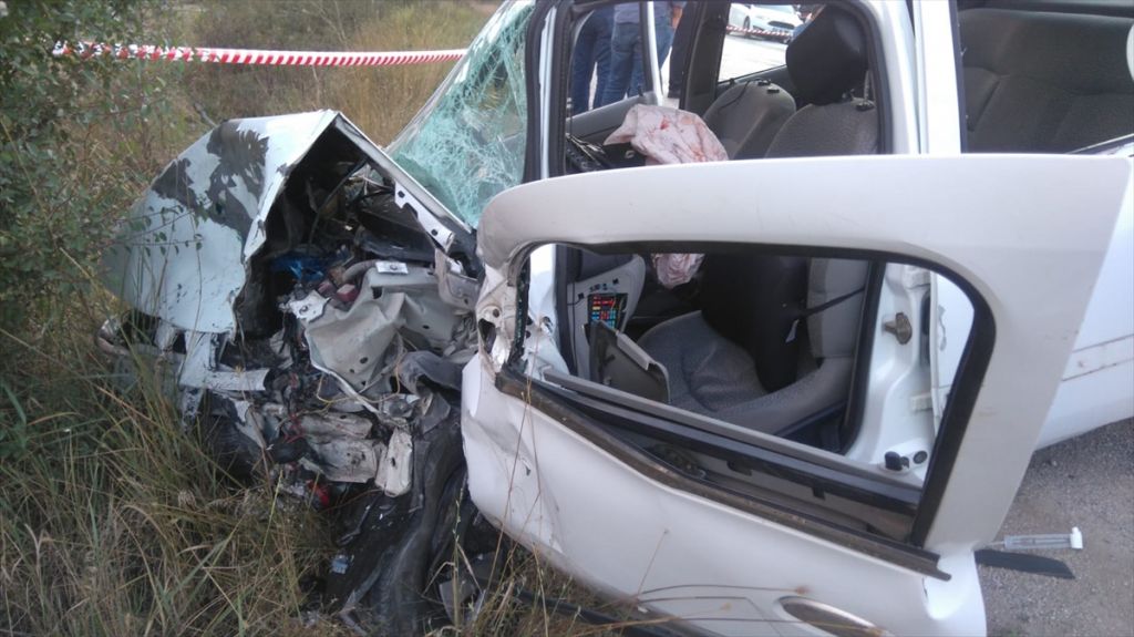 Bolu'da otomobil ile kamyonet çarpıştı: 2 ölü, 6 yaralı