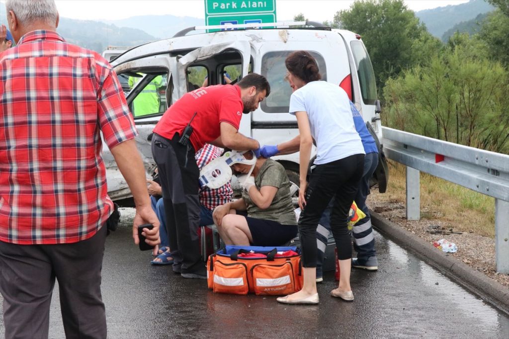 Bolu'da zincirleme trafik kazası: 1 ölü, 5 yaralı