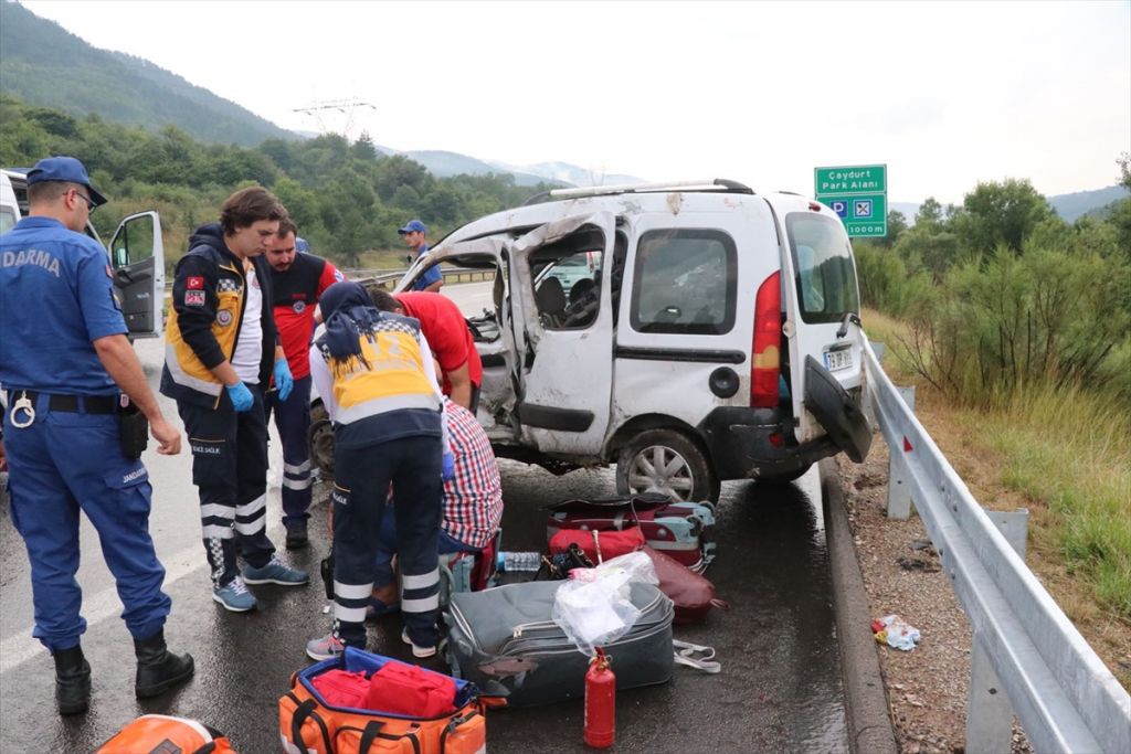 Bolu'da zincirleme trafik kazası: 1 ölü, 5 yaralı