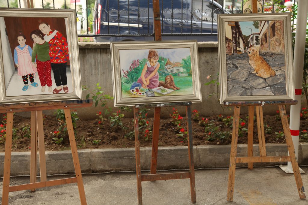 DÜNYACA ÜNLÜ TABLOLAR BAHÇELİEVLER POLİS MERKEZİ AMİRLİĞİ'NDE