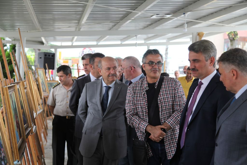 DÜNYACA ÜNLÜ TABLOLAR BAHÇELİEVLER POLİS MERKEZİ AMİRLİĞİ'NDE