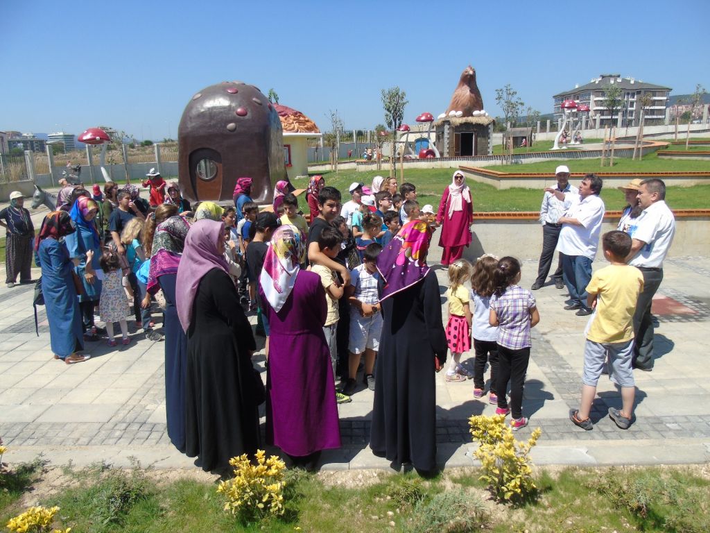 Masal Parkı'nda 80 öğrenci doyasıya eğlendi