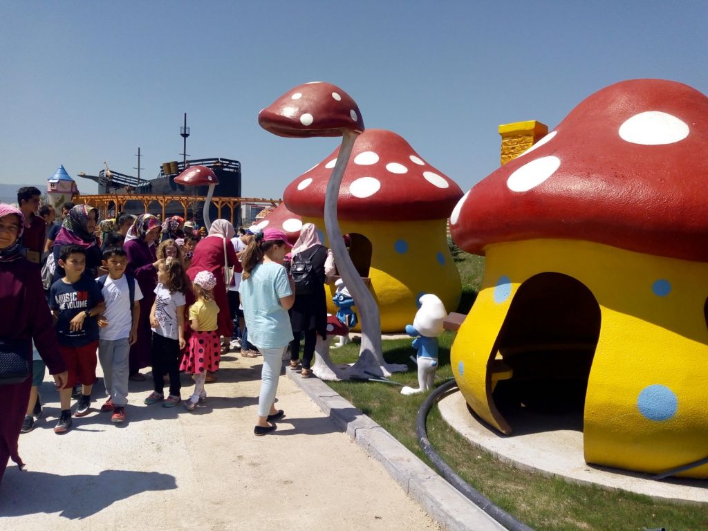 Masal Parkı'nda 80 öğrenci doyasıya eğlendi