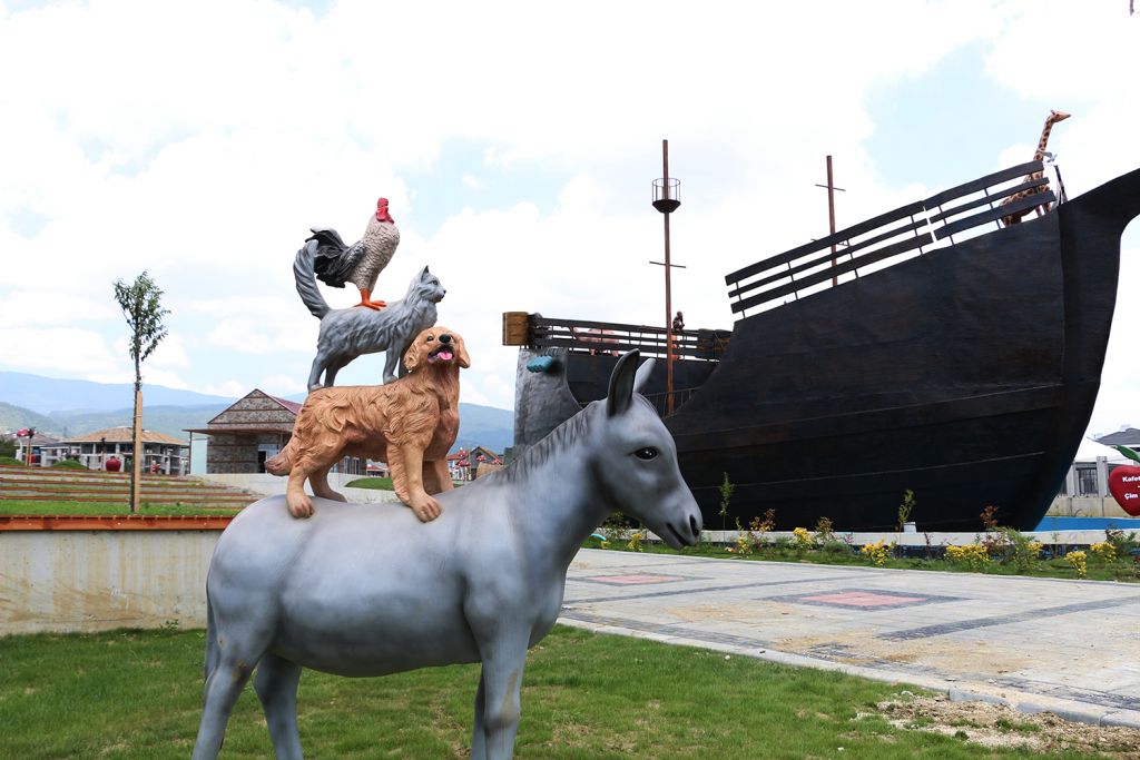 Masal Parkı'nda ‘kahramanlar' yerlerini aldı