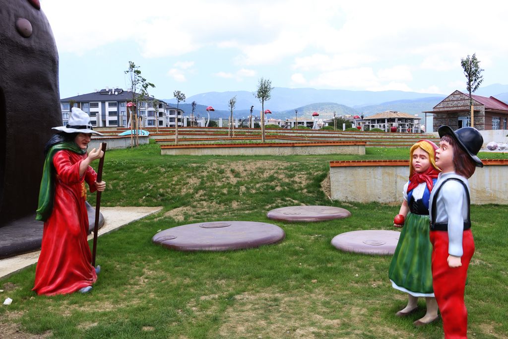 Masal Parkı'nda ‘kahramanlar' yerlerini aldı