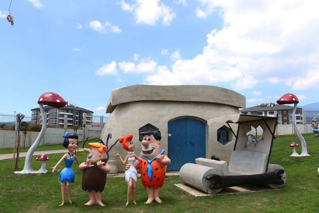 Masal Parkı'nda ‘kahramanlar' yerlerini aldı