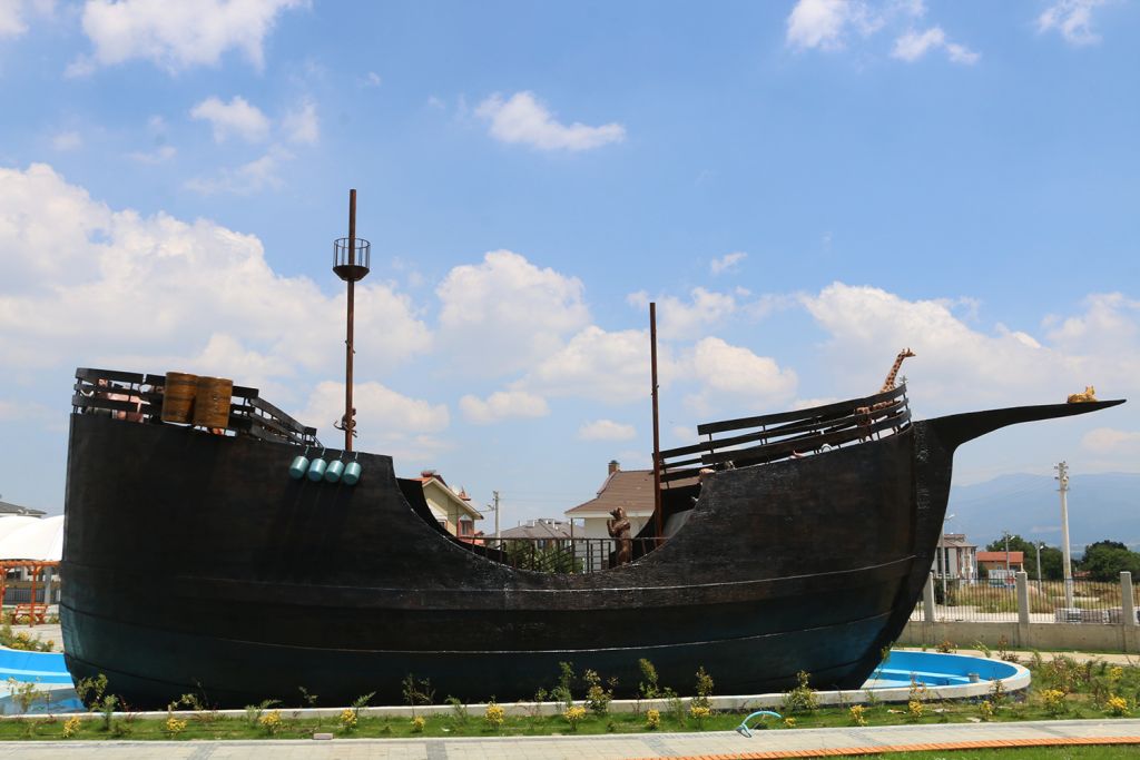 Masal Parkı'nda ‘kahramanlar' yerlerini aldı