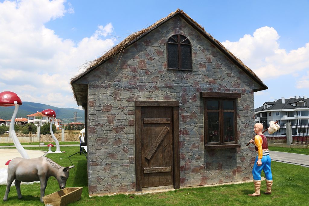 Masal Parkı'nda ‘kahramanlar' yerlerini aldı