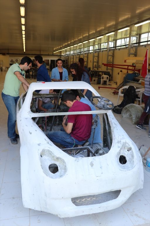 Üniversitelilerin el emeği göz nuru elektromobil: "Ayvaz"