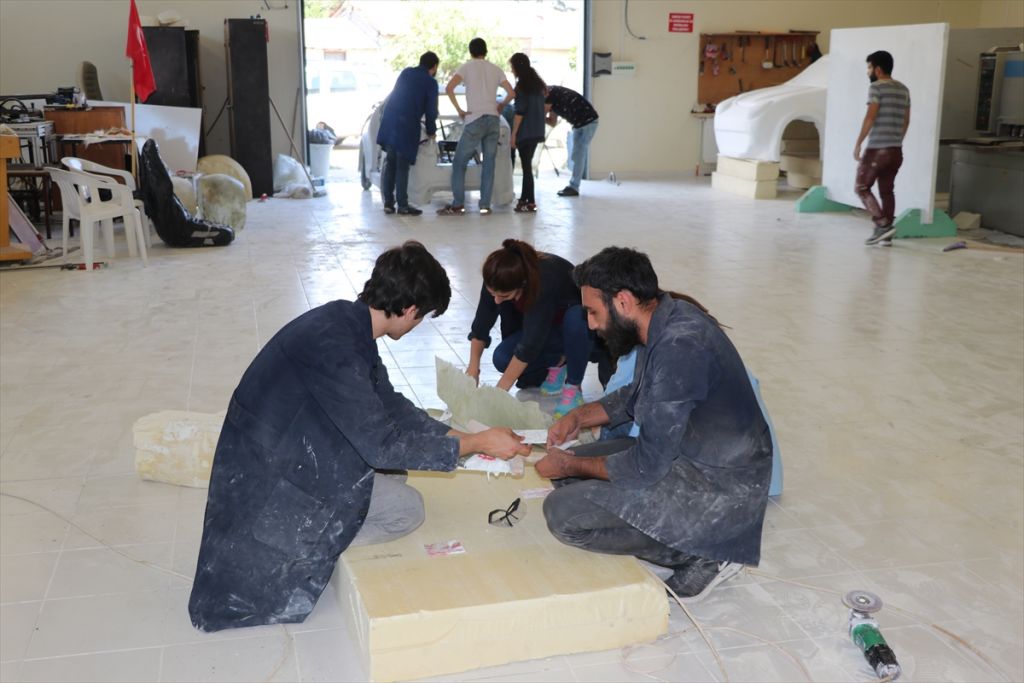 Üniversitelilerin el emeği göz nuru elektromobil: 