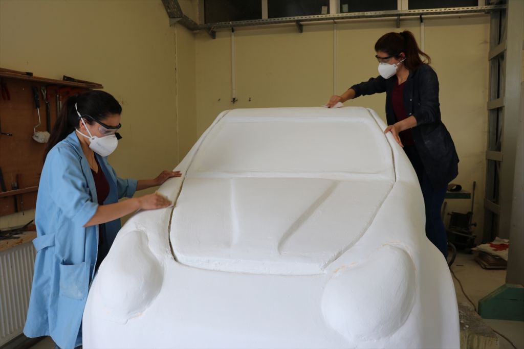 Üniversitelilerin el emeği göz nuru elektromobil: 