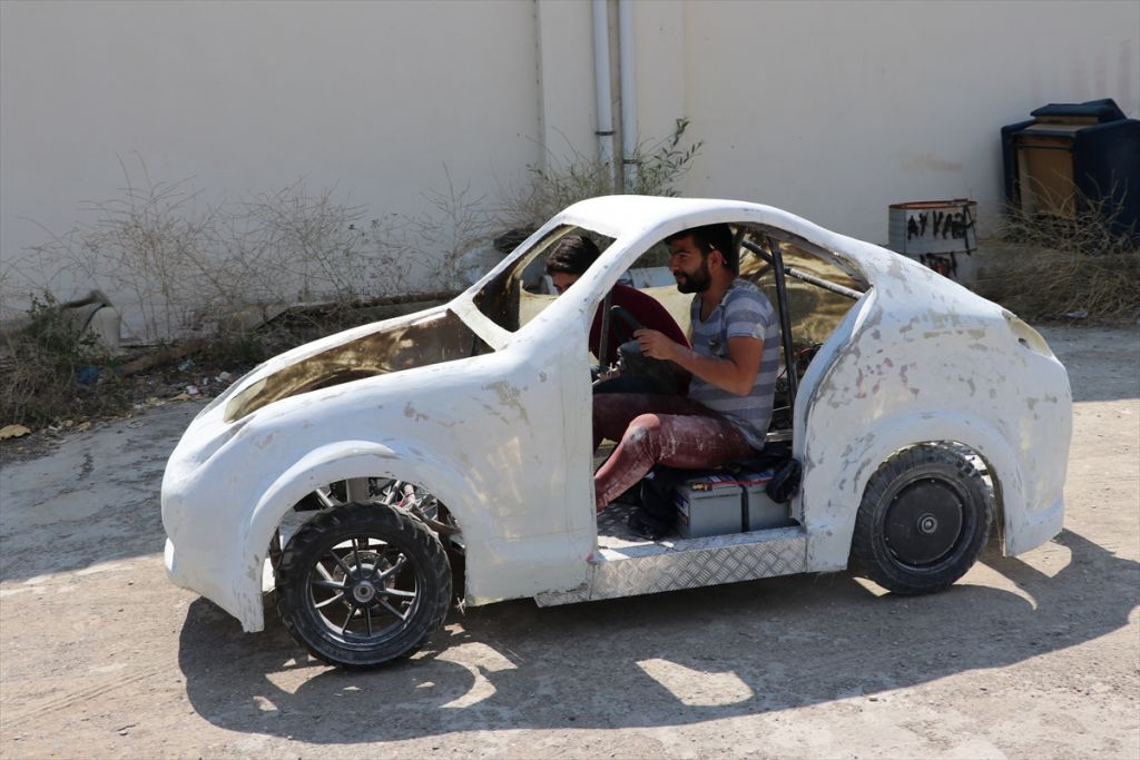 Üniversitelilerin el emeği göz nuru elektromobil: 