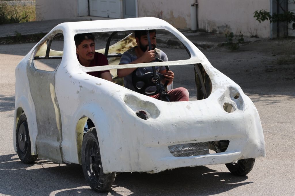 Üniversitelilerin el emeği göz nuru elektromobil: 