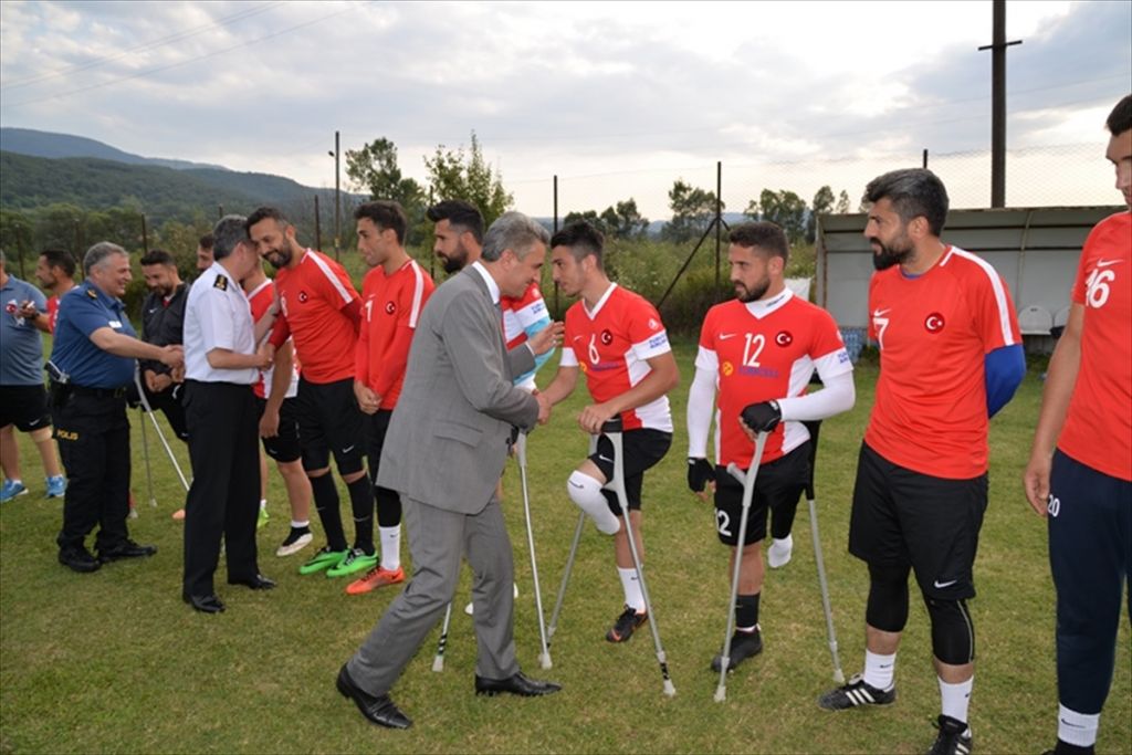 Vali Baruş, Ampute Milli Takımı'nı ziyaret etti