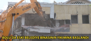 Bolu'da eski belediye binasının yıkımına başlandı