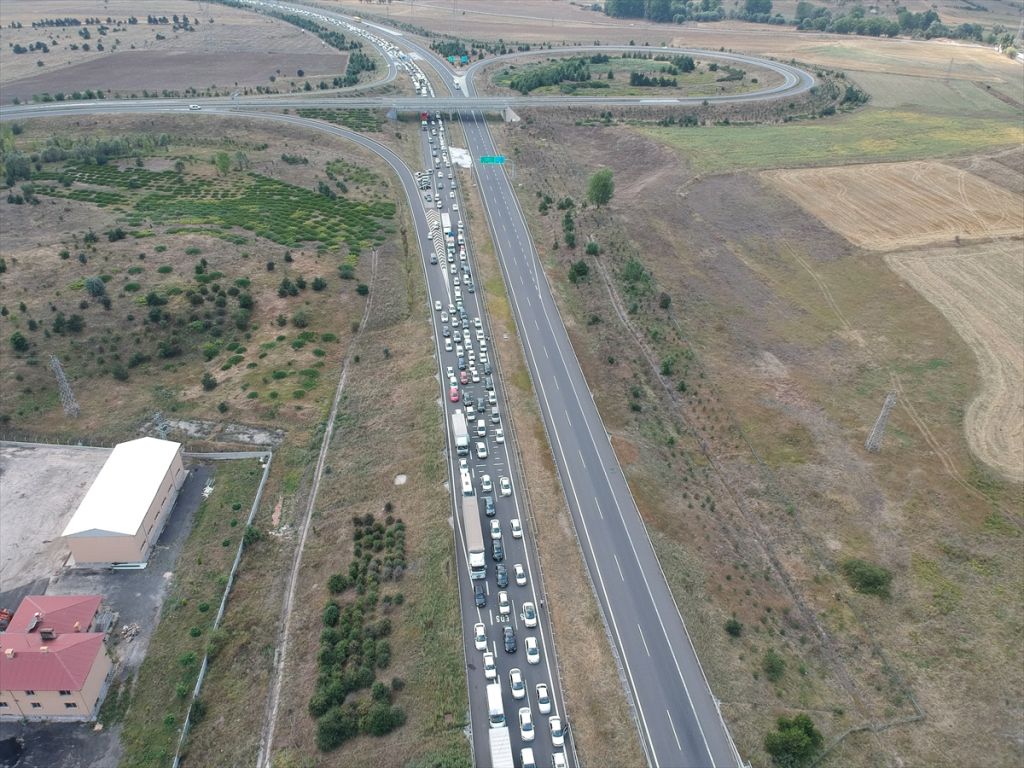 Anadolu Otoyolu'nda bayram yoğunluğu
