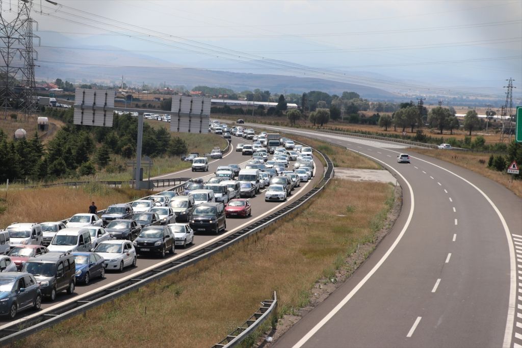 Anadolu Otoyolu'nda bayram yoğunluğu