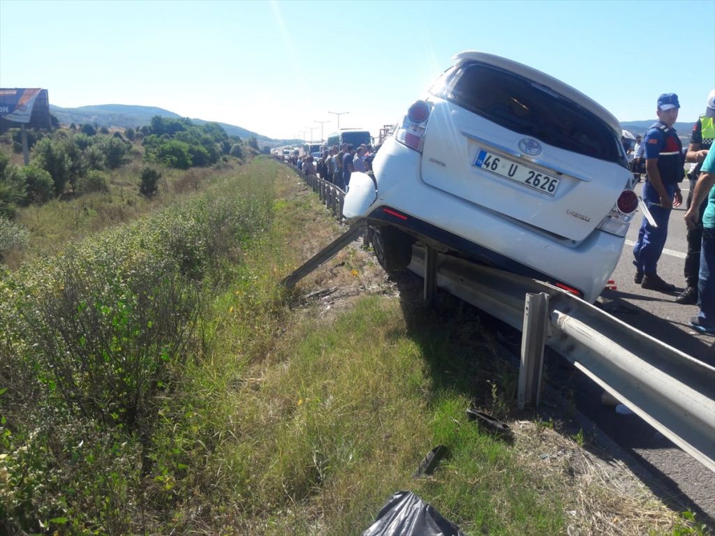 Anadolu Otoyolu'nda trafik kazası: 2 ölü, 4 yaralı