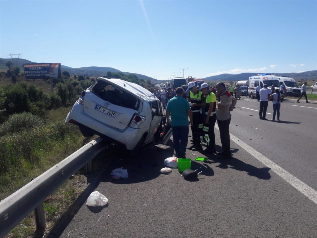 Anadolu Otoyolu'nda trafik kazası: 2 ölü, 4 yaralı