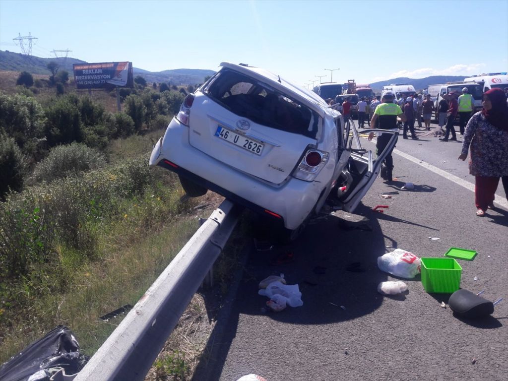 Anadolu Otoyolu'nda trafik kazası: 2 ölü, 4 yaralı