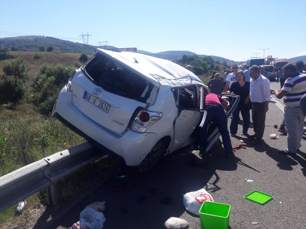 Anadolu Otoyolu'nda trafik kazası: 2 ölü, 4 yaralı