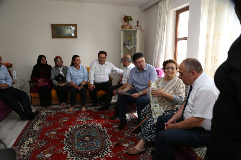 Başkan Yılmaz'dan yedi hastaya geçmiş olsun ziyareti