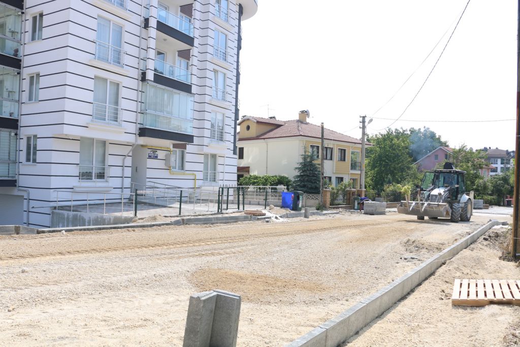 Bolu Belediyesi'nden 3 mahallede kilitli parke taşı çalışması