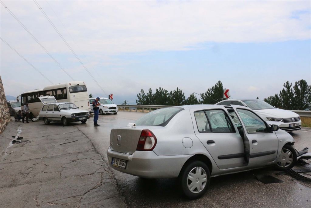 Bolu'da trafik kazaları: 7 yaralı