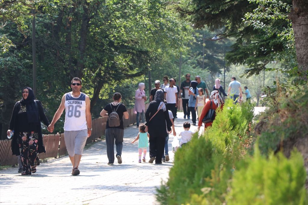 Bolu'daki tabiat parklarında ziyaretçi yoğunluğu