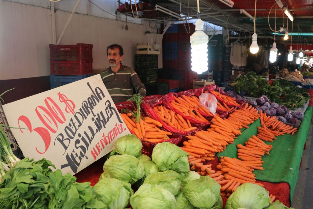 Döviz bozdurana meyve ve sebze ücretsiz