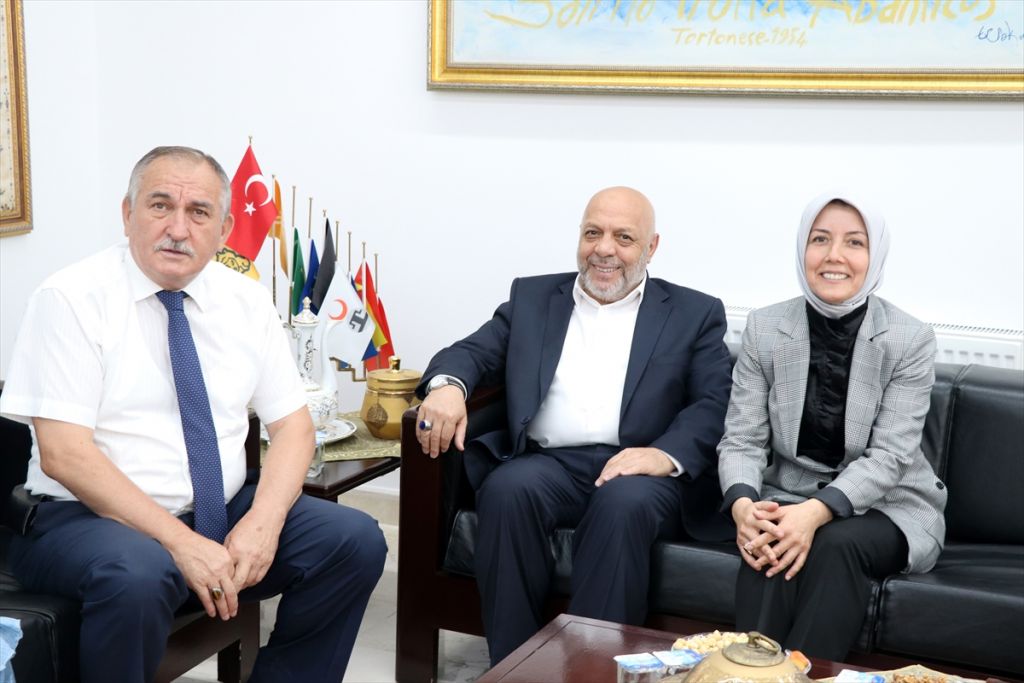 Hak-İş Genel Başkanı Mahmut Arslan:  "Türkiye, bu baskılara ve tehditlere pabuç bırakmayacaktır"