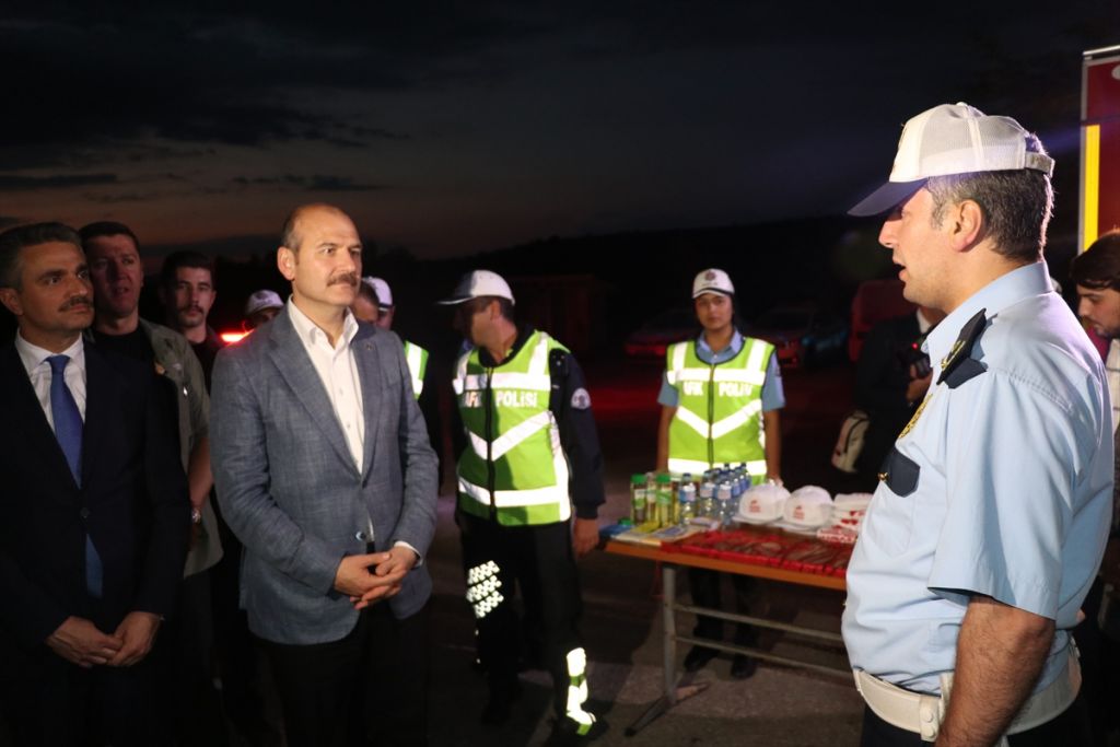 İçişleri Bakanı Soylu trafik denetimine katıldı
