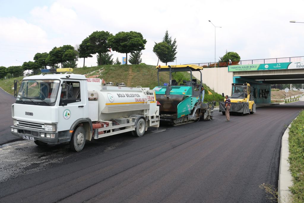 Mehmet Akif Ersoy Bulvarı'nda asfalt çalışması