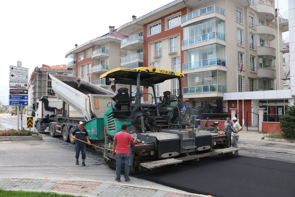 Mehmet Akif Ersoy Bulvarı'nda asfalt çalışması