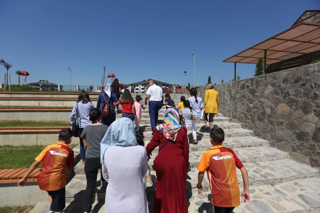 Sevgi Evleri'nde kalan çocuklar Masal Park'a hayran kaldı