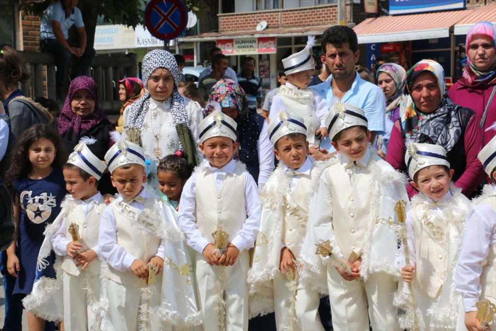 Taşkesti'de sünnet şöleni