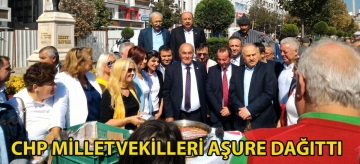 CHP Milletvekilleri aşure dağıttı