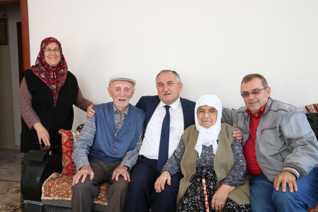 Başkan Yılmaz'dan altı hastaya geçmiş olsun ziyareti