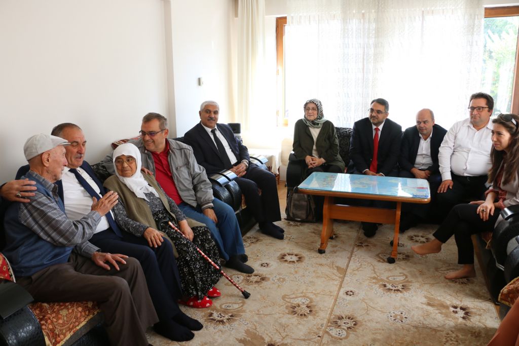 Başkan Yılmaz'dan altı hastaya geçmiş olsun ziyareti