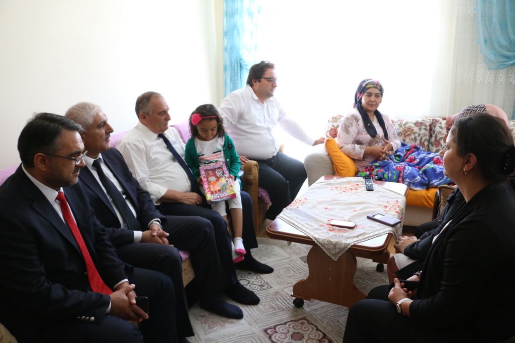 Başkan Yılmaz'dan altı hastaya geçmiş olsun ziyareti