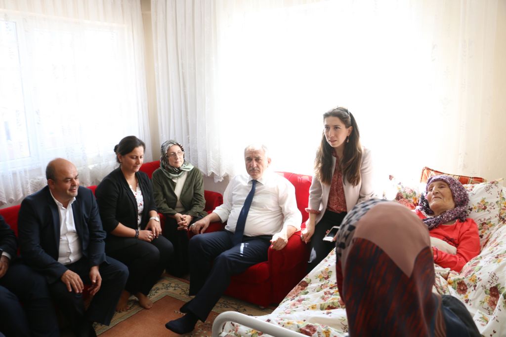 Başkan Yılmaz'dan altı hastaya geçmiş olsun ziyareti