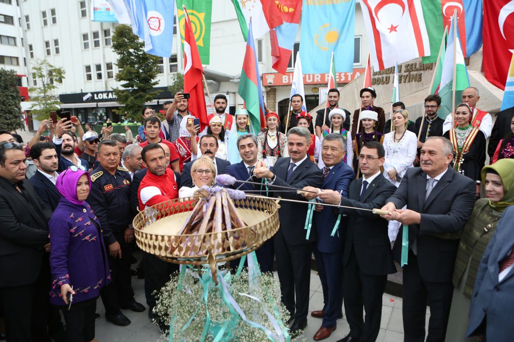 Başkanı Yılmaz'dan Uluslararası Köroğlu Festivali ile ilgili Bolu halkına teşekkür,  bazı gazetelere ise eleştiri geldi