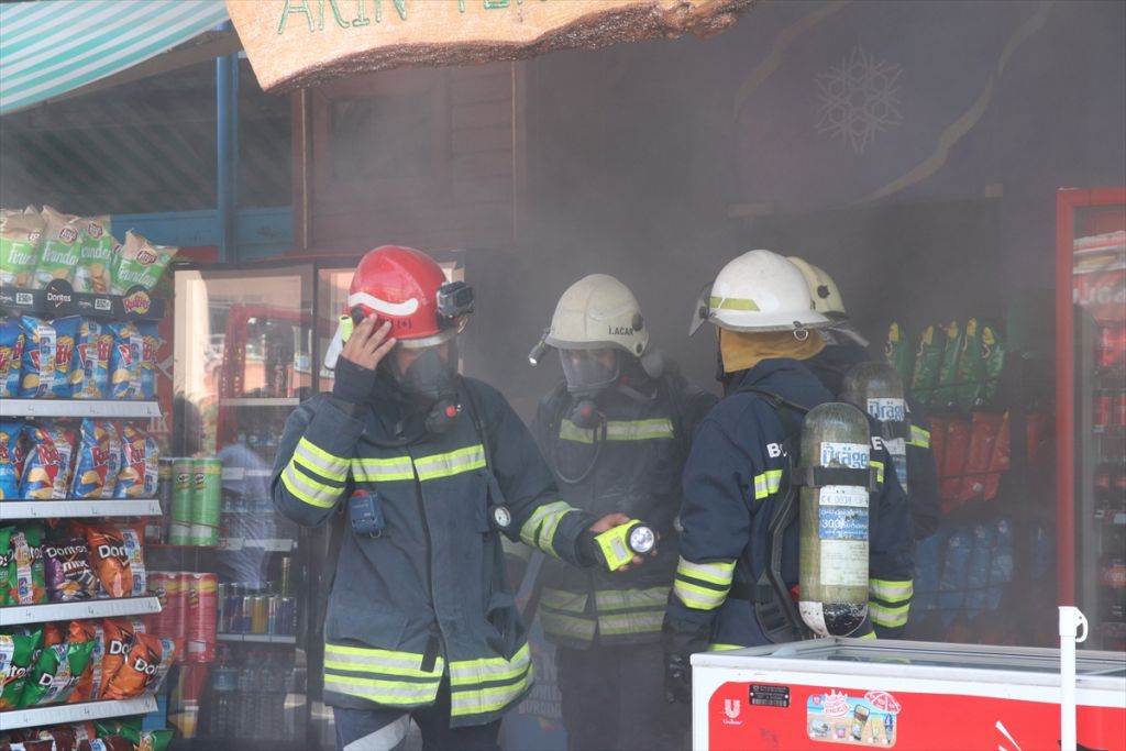 Büfede yangın çıktı