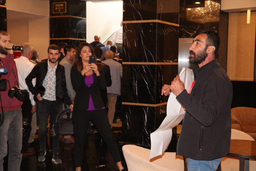 CHP'nin Abant'taki toplantısında protesto