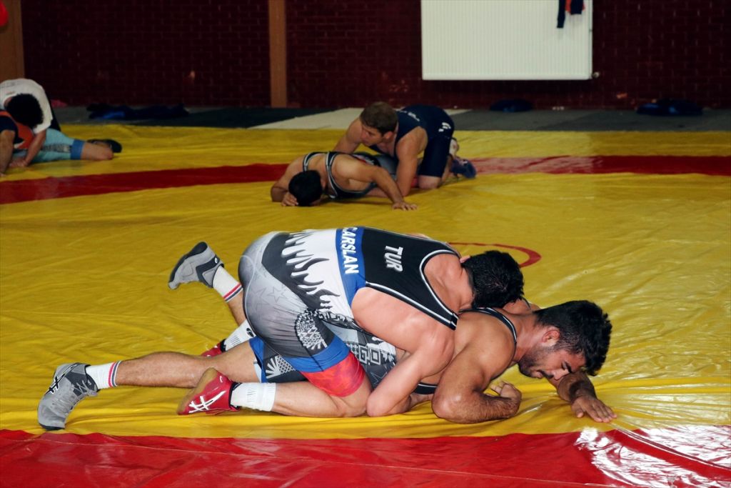 Grekoromen güreşçilerin Dünya Şampiyonası hazırlıkları