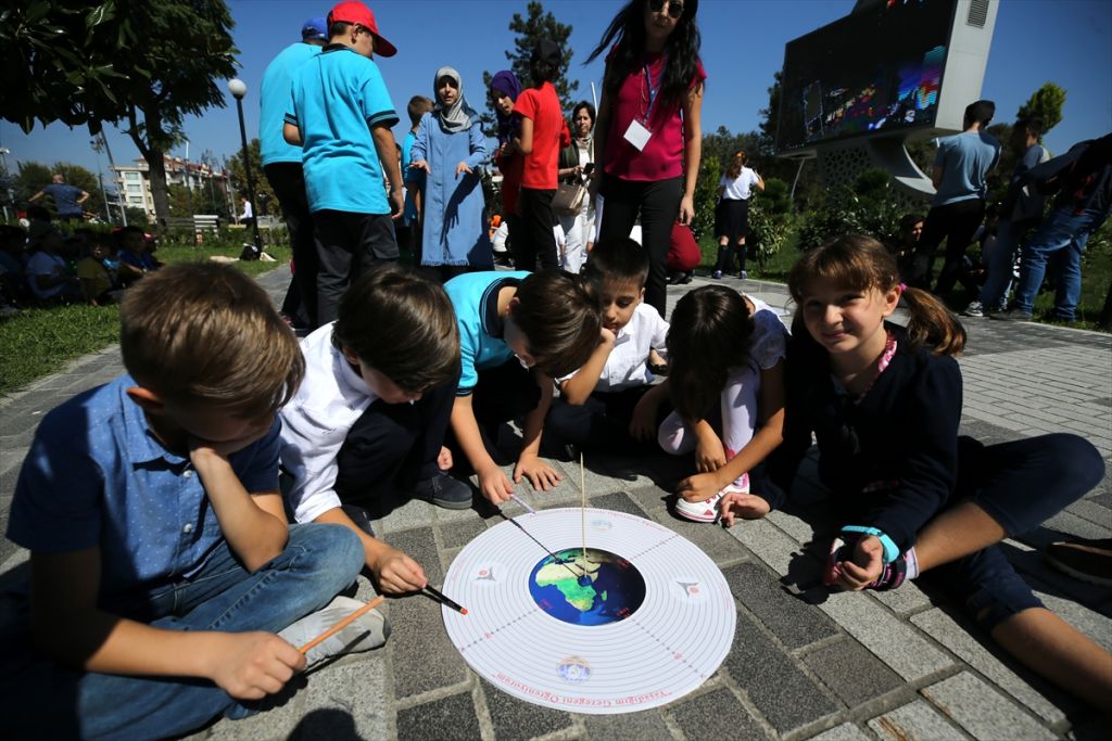 Öğrenciler dünyanın çevresini güneşin gölgesiyle ölçtü